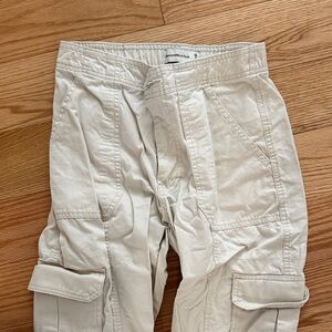 Women’s Abercrombie and fitch Cream Cargo Pants